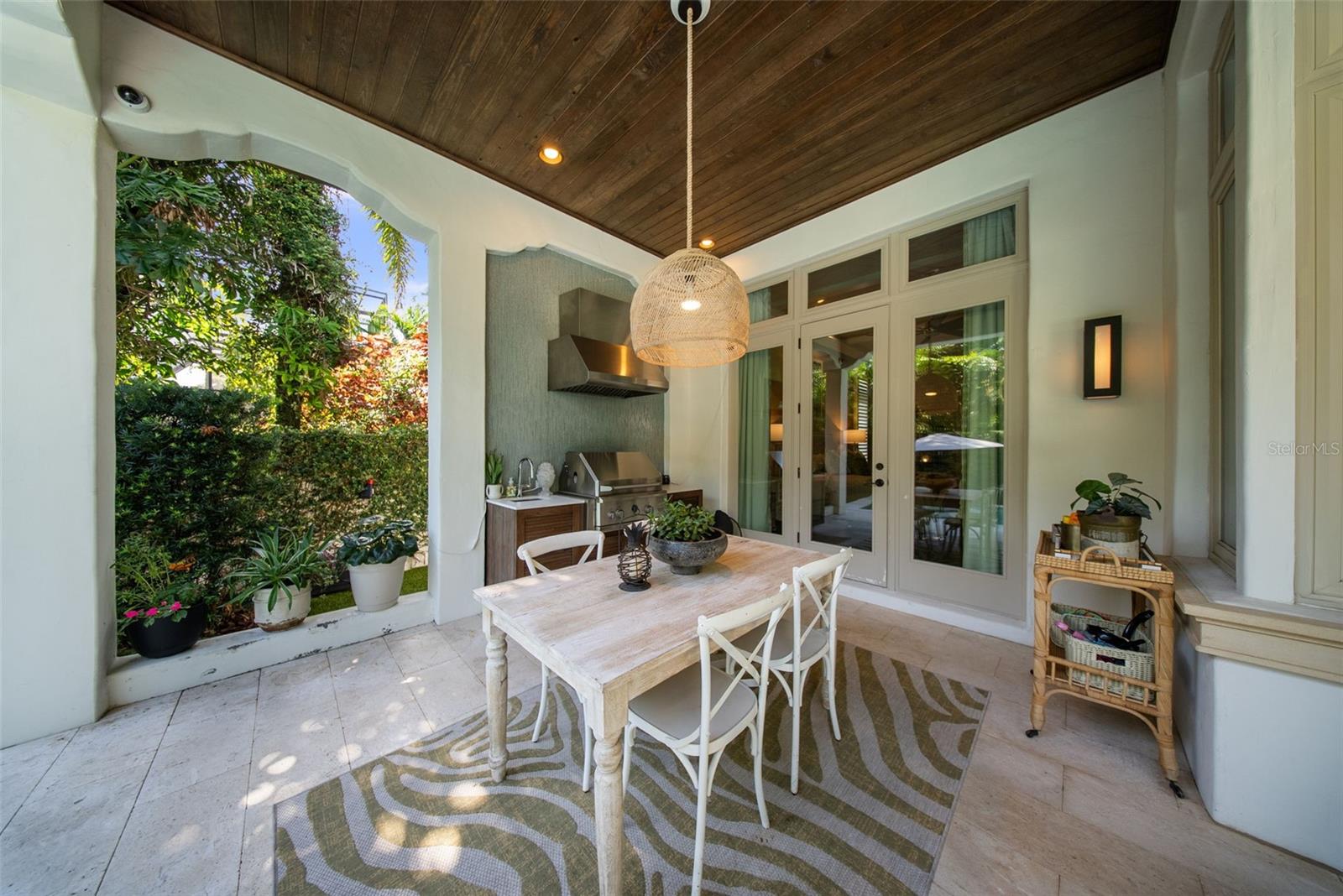 Listing photo id 78 for 4525 Swann Avenue