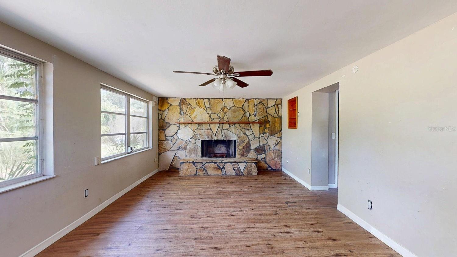 Listing photo id 11 for 12113 Victory Drive
