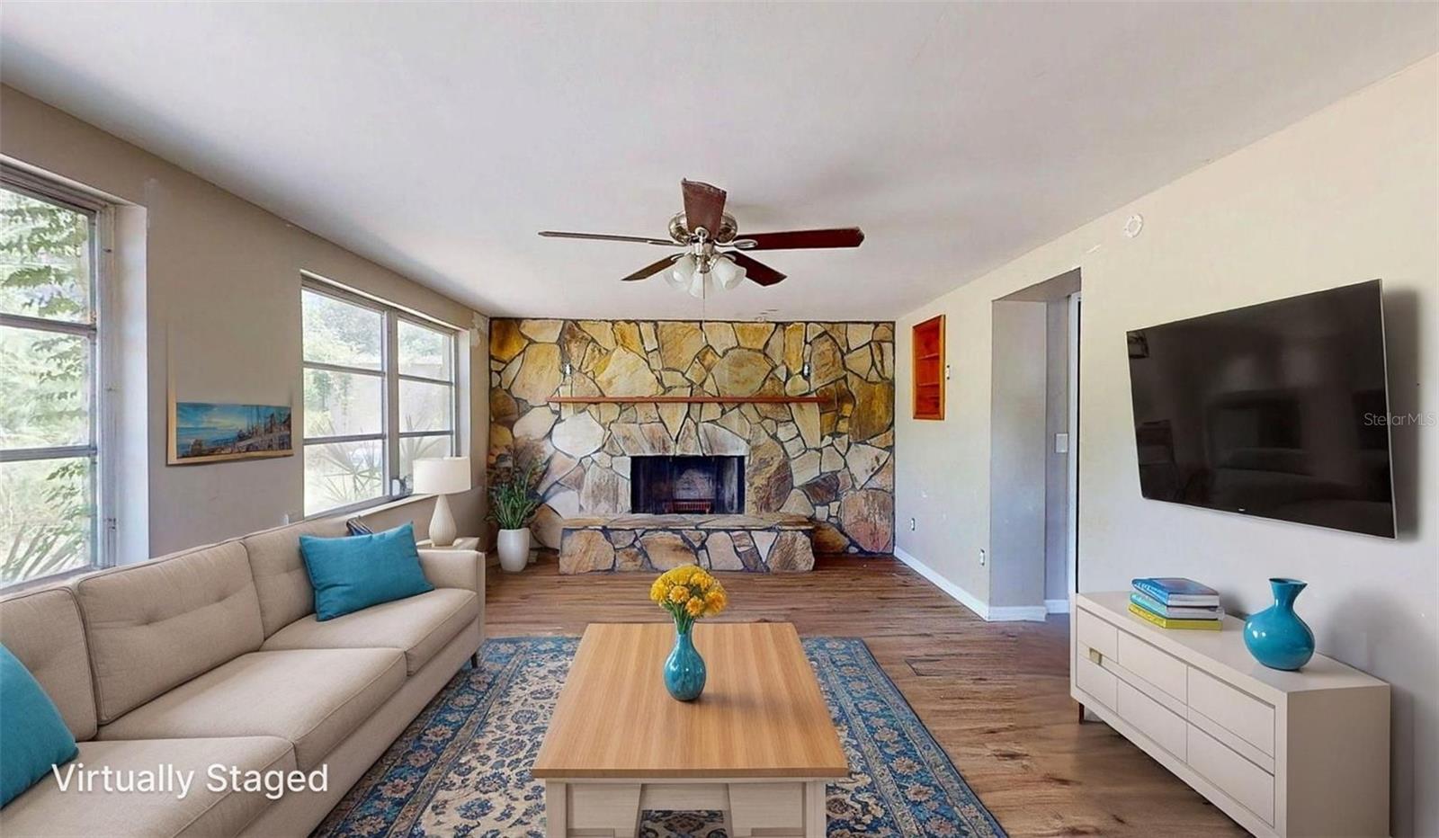 Listing photo id 12 for 12113 Victory Drive
