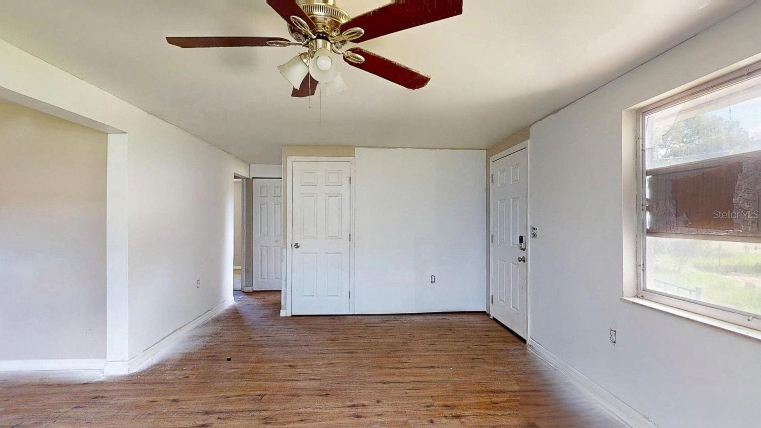 Listing photo id 5 for 12113 Victory Drive