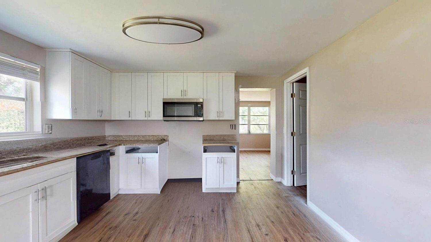 Listing photo id 7 for 12113 Victory Drive