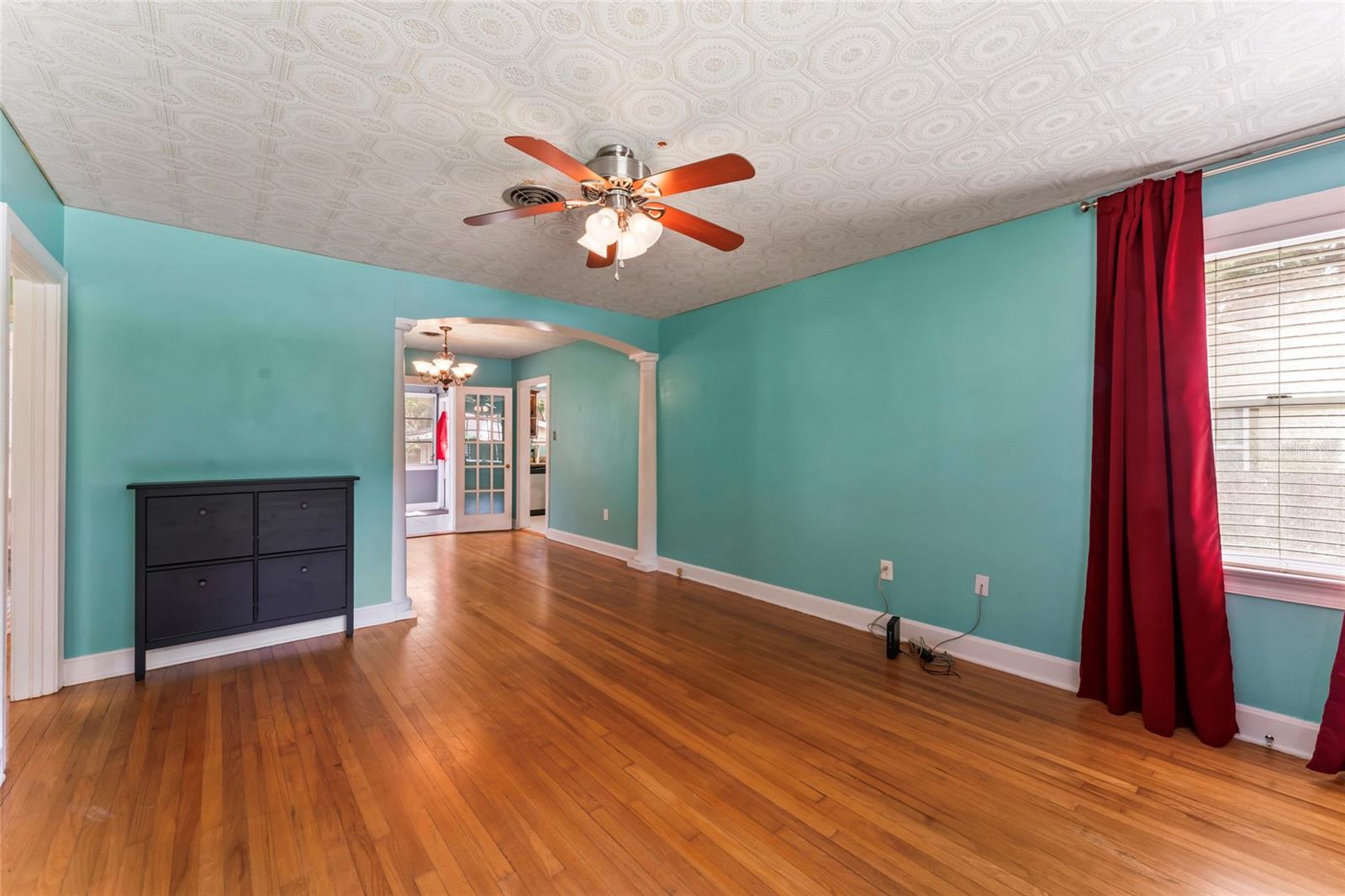 Image 4 of 23 For 1208 Paris Street