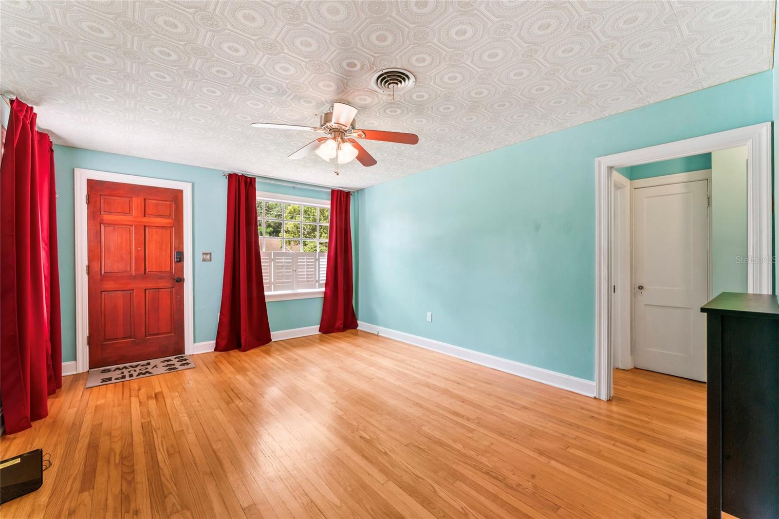 Image 6 of 23 For 1208 Paris Street