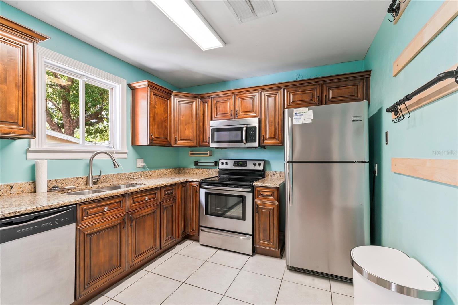 Image 9 of 23 For 1208 Paris Street