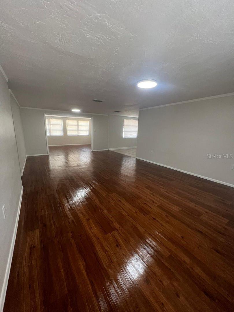 Image 5 of 18 For 9415 Crabtree Lane