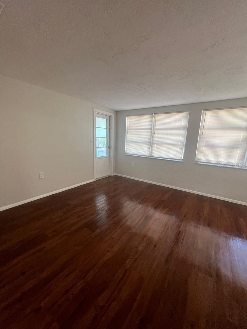 Image 8 of 18 For 9415 Crabtree Lane