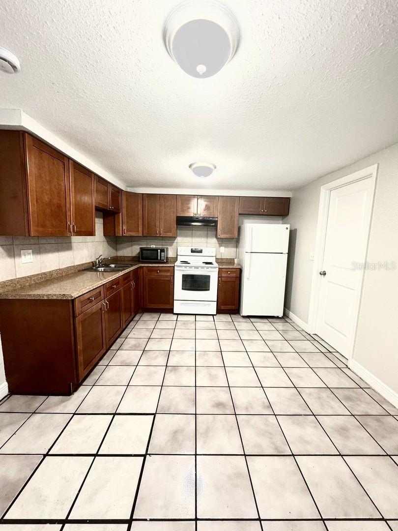 Image 5 of 18 For 3524 Hoover Drive