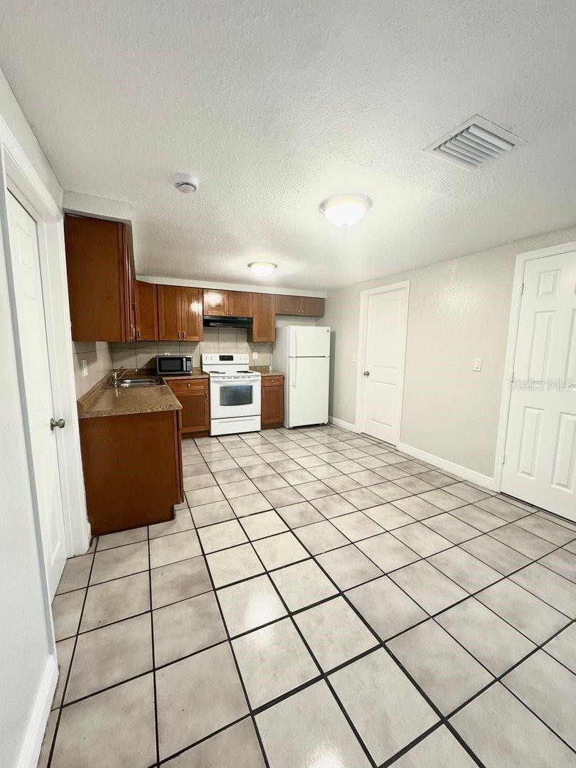 Image 6 of 18 For 3524 Hoover Drive