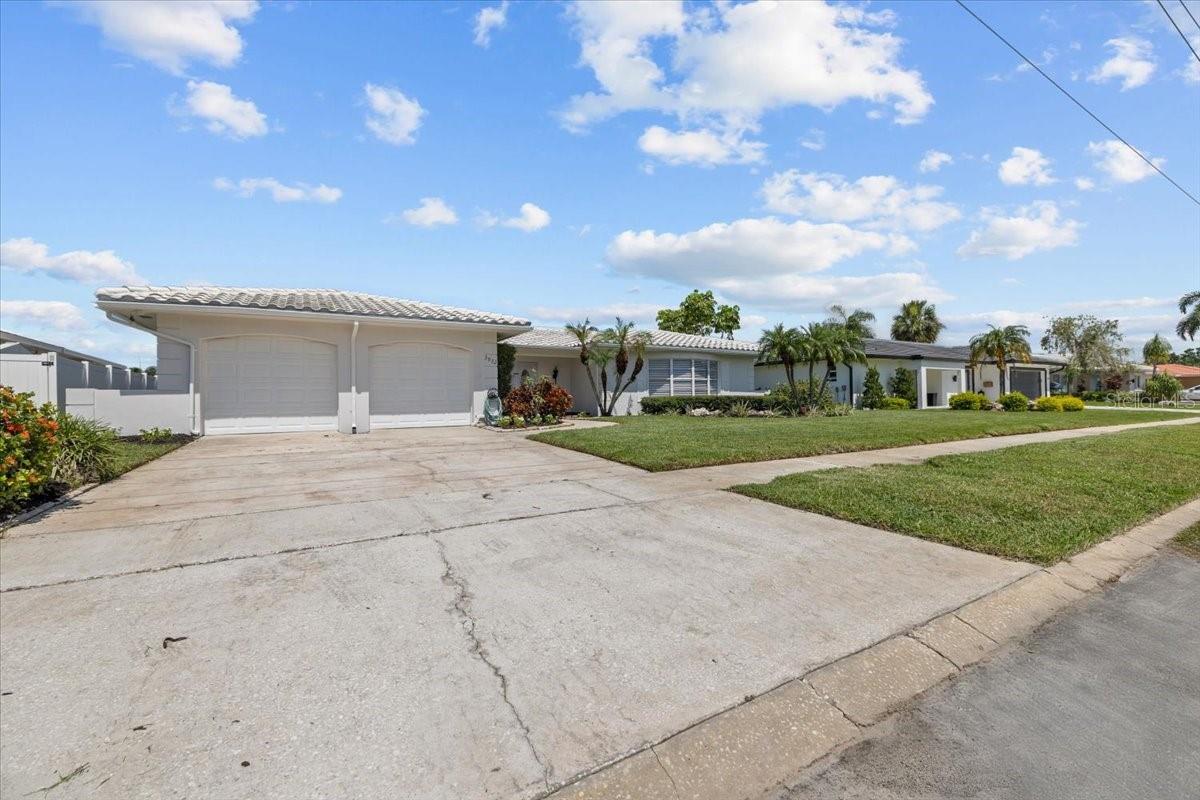Image 3 of 51 For 3932 Doral Drive
