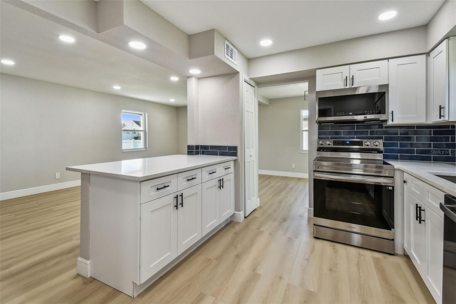 Image 16 of 59 For 7806 Matanzas Avenue