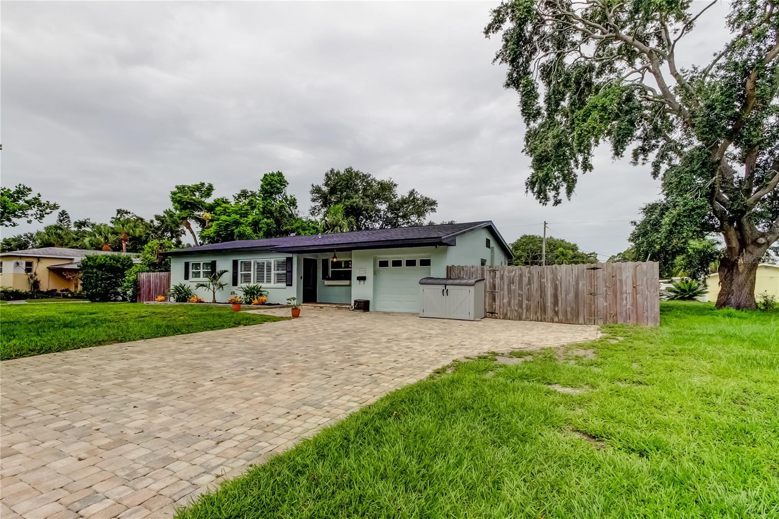 Image 4 of 58 For 2192 Robinson Drive