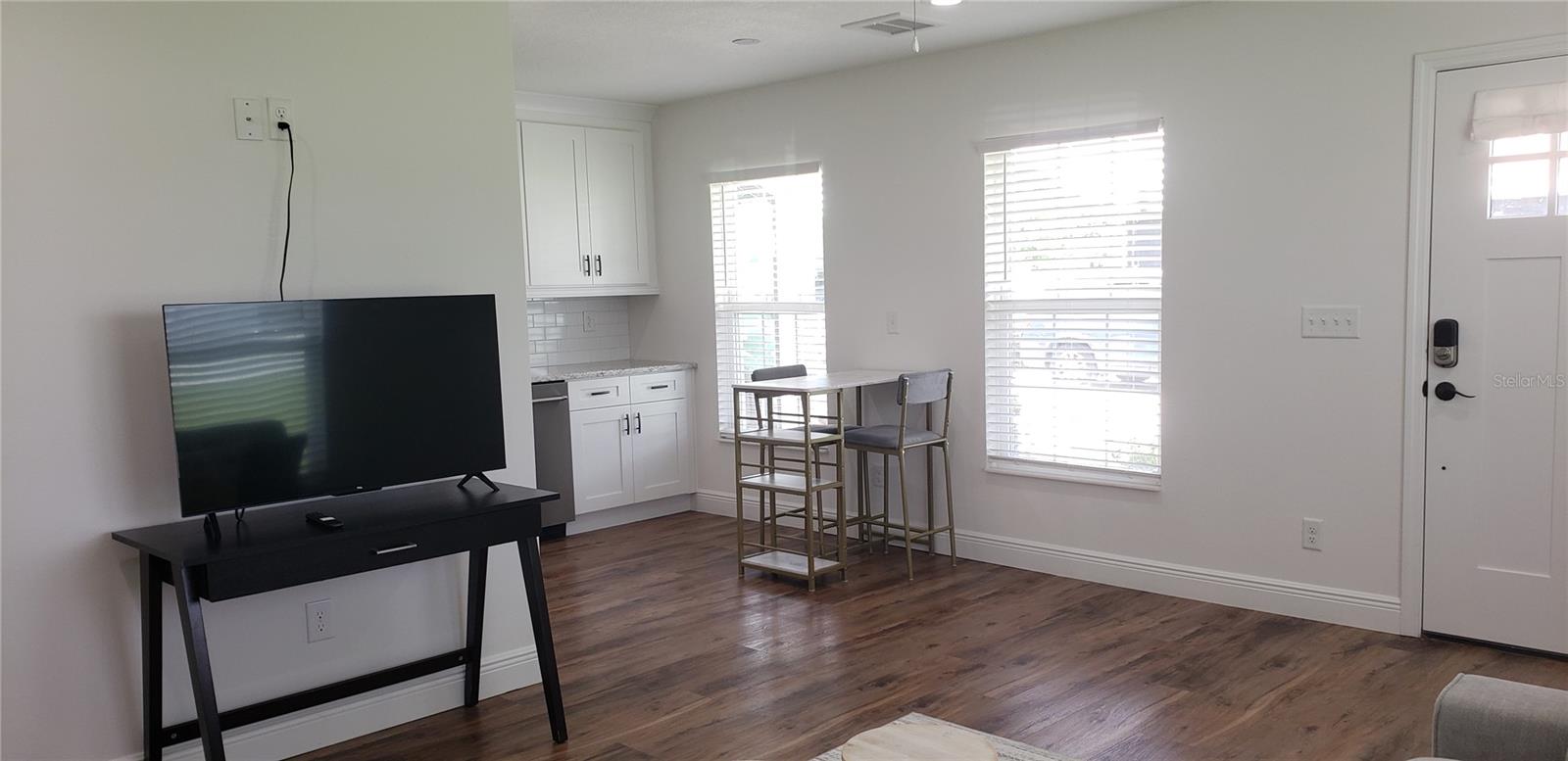 Image 7 of 21 For 4415 Chandler Avenue