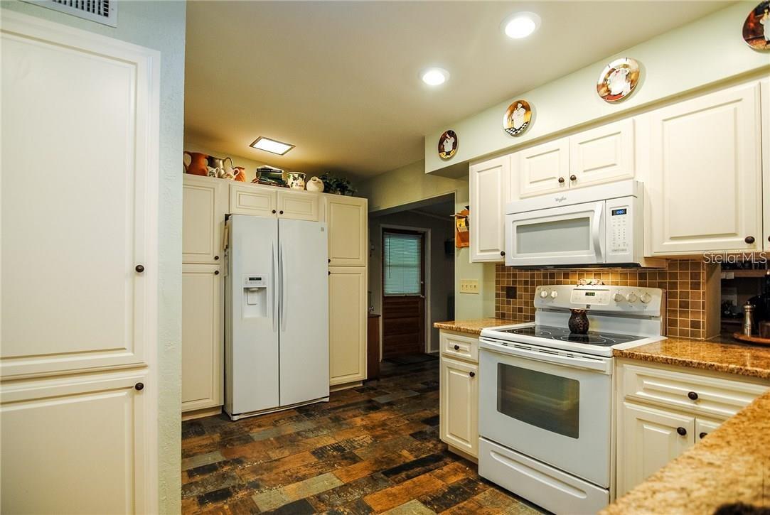 Listing photo id 8 for 2110 Fairway Avenue S