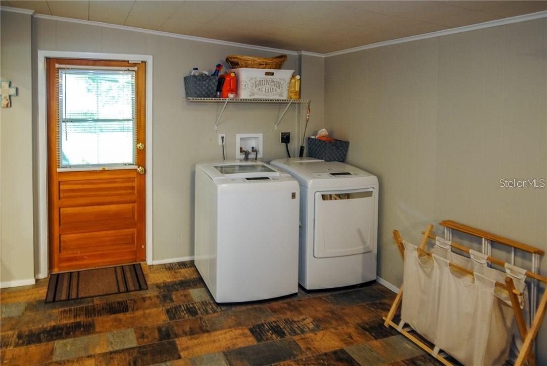 Listing photo id 9 for 2110 Fairway Avenue S
