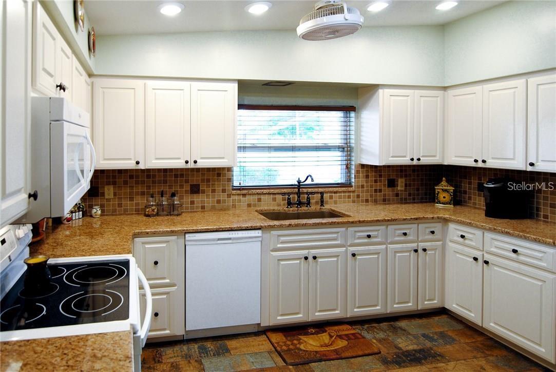 Listing photo id 6 for 2110 Fairway Avenue S