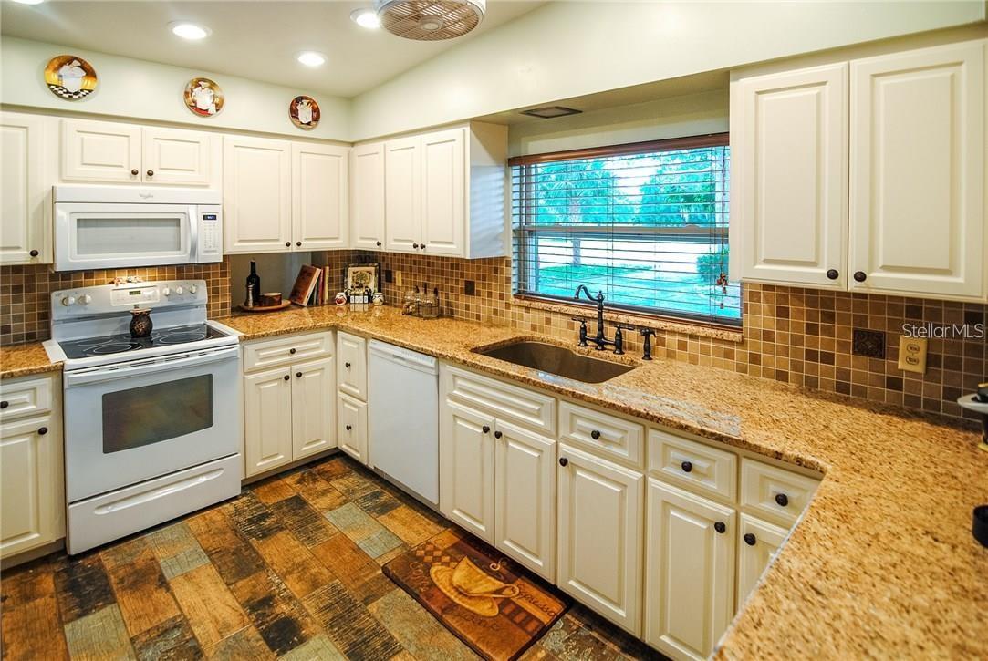 Listing photo id 7 for 2110 Fairway Avenue S