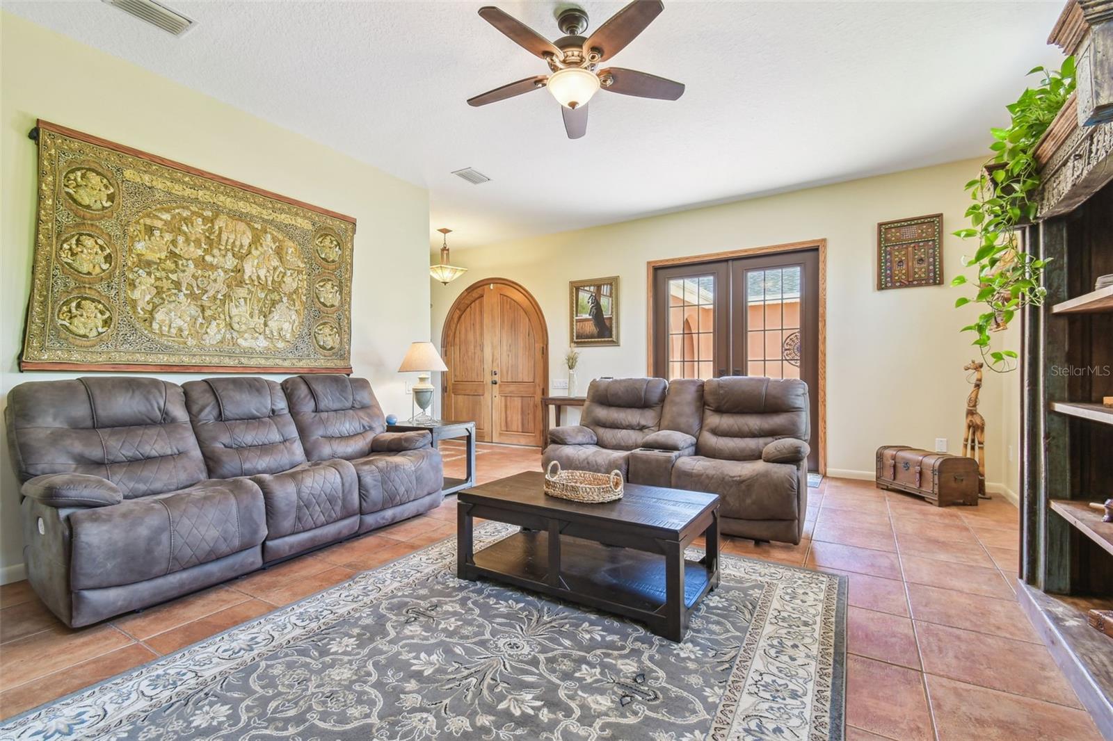 Listing photo id 9 for 2513 Martucci Road