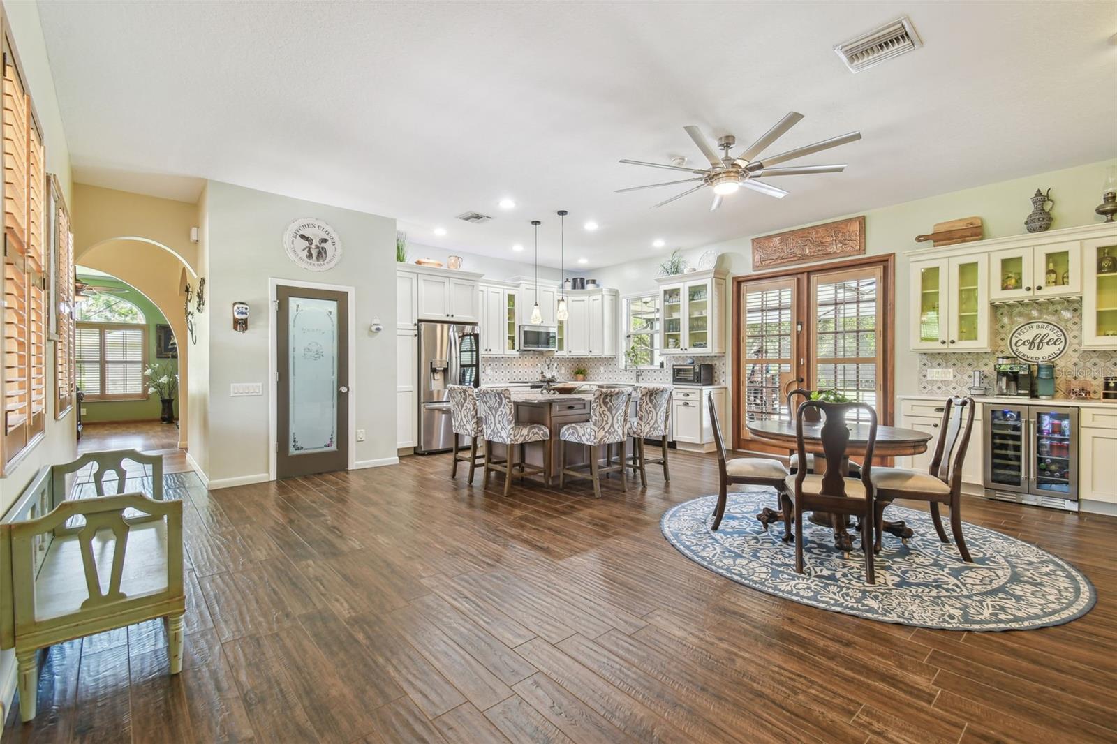 Listing photo id 11 for 2513 Martucci Road