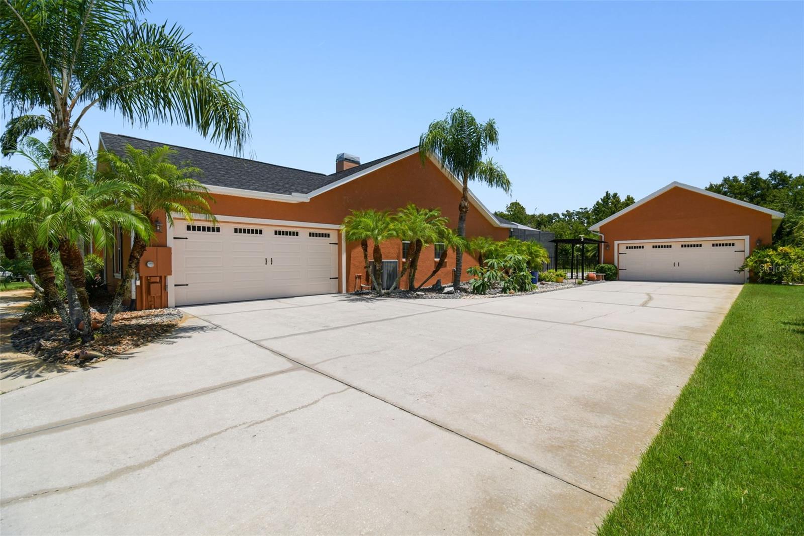 Listing photo id 1 for 2513 Martucci Road