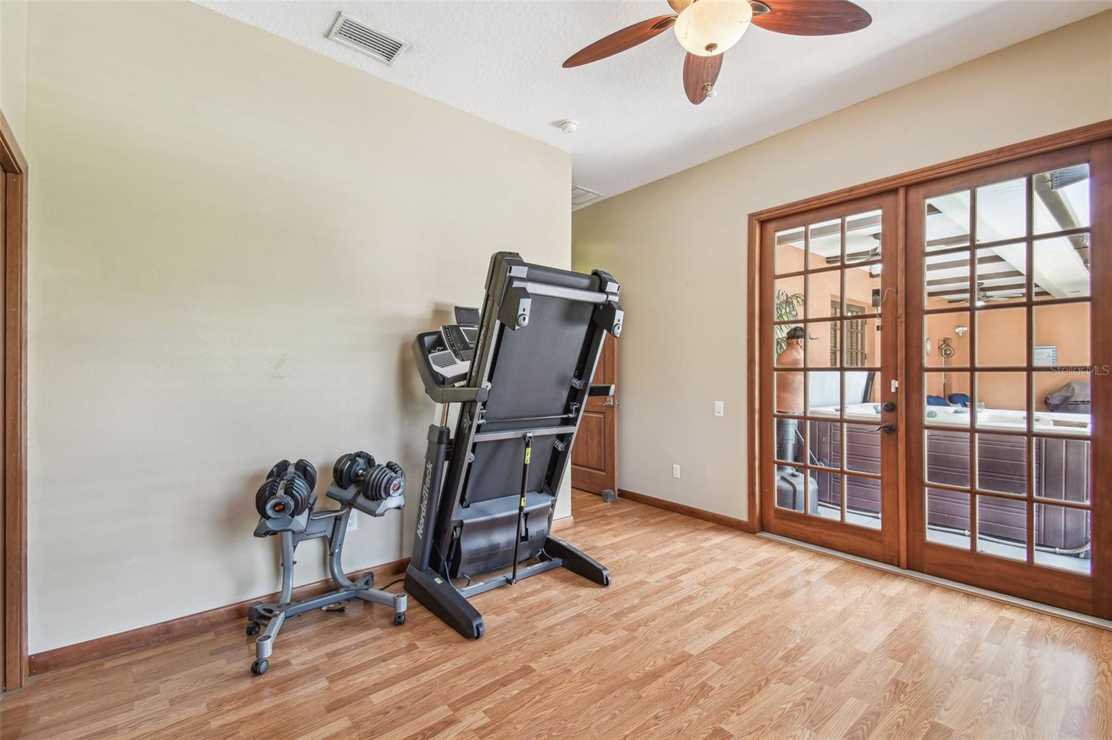 Listing photo id 30 for 2513 Martucci Road