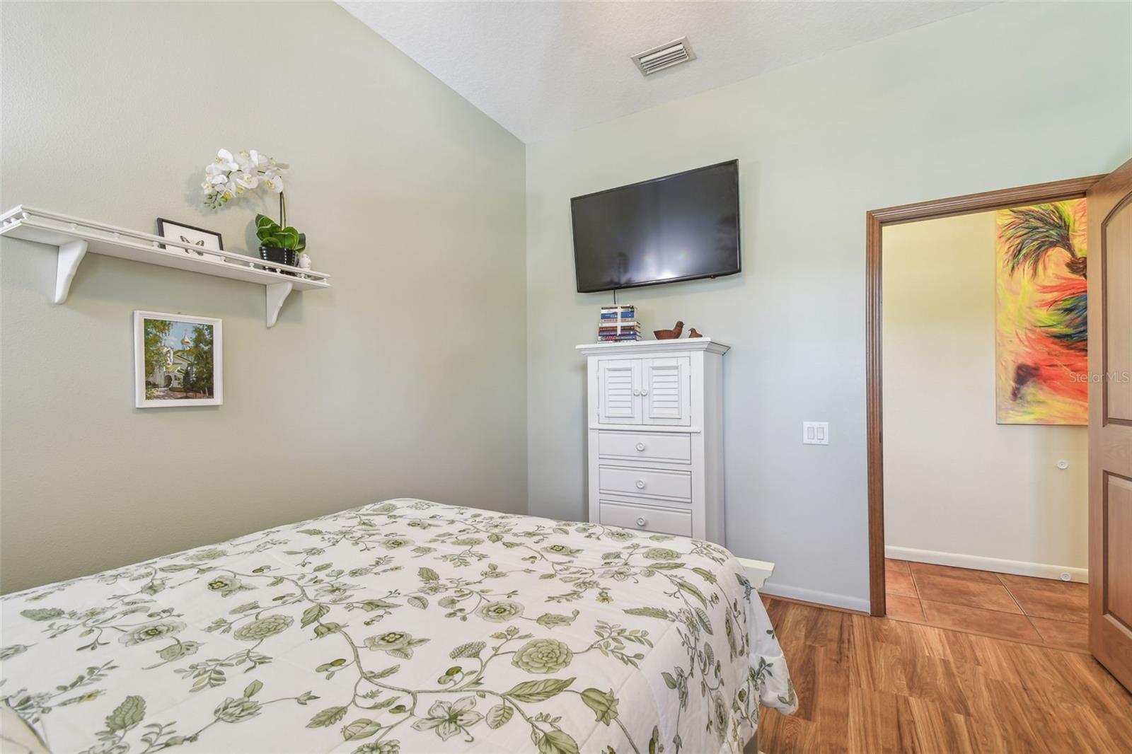 Listing photo id 35 for 2513 Martucci Road