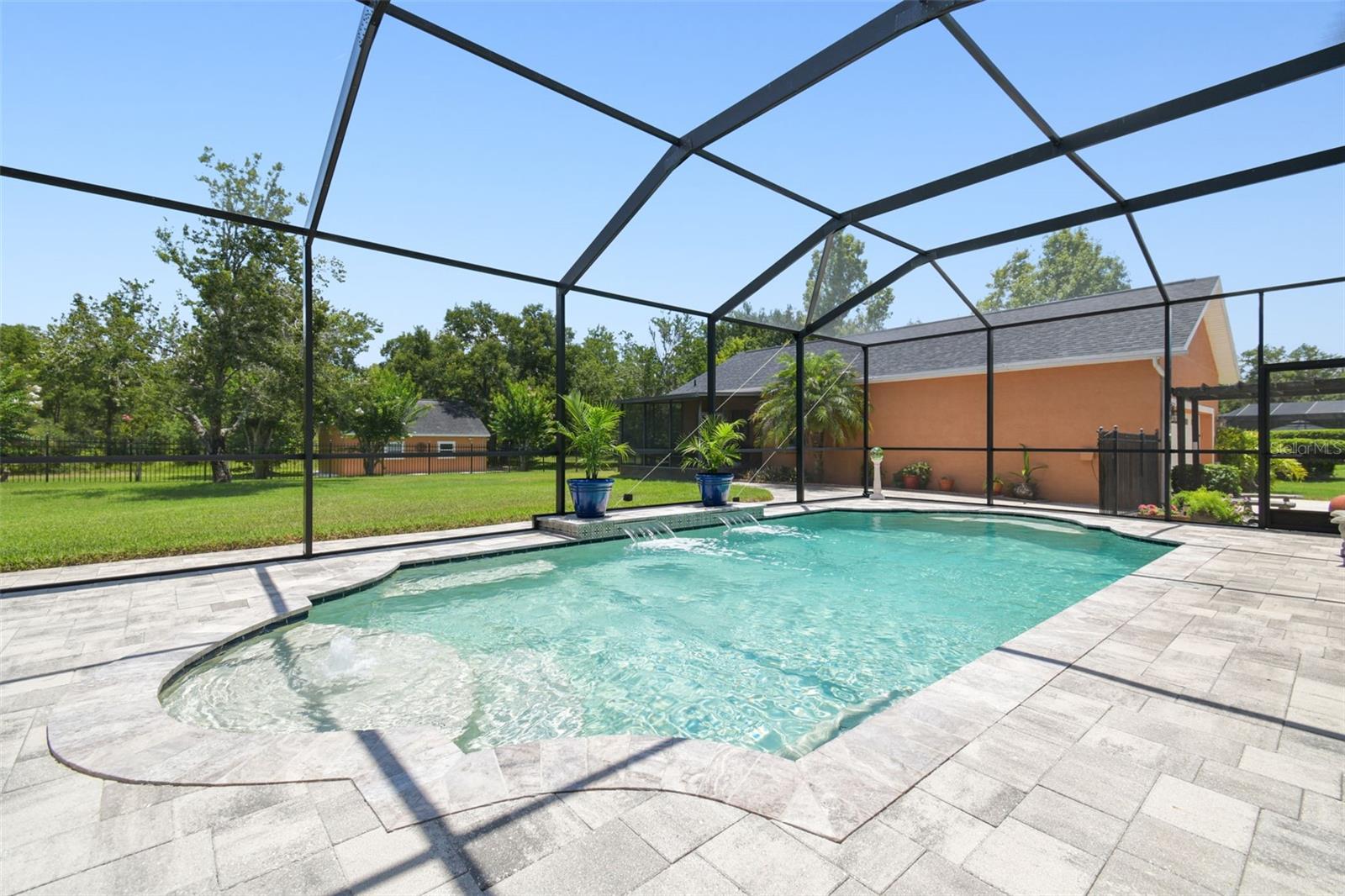 Listing photo id 40 for 2513 Martucci Road