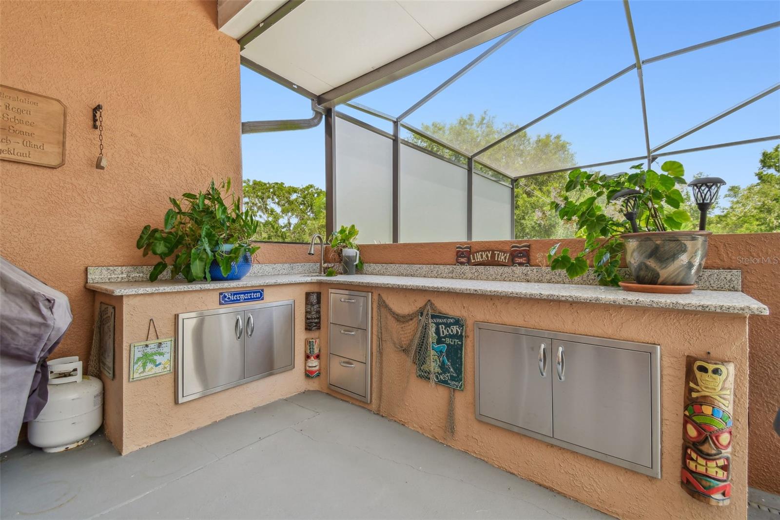 Listing photo id 47 for 2513 Martucci Road