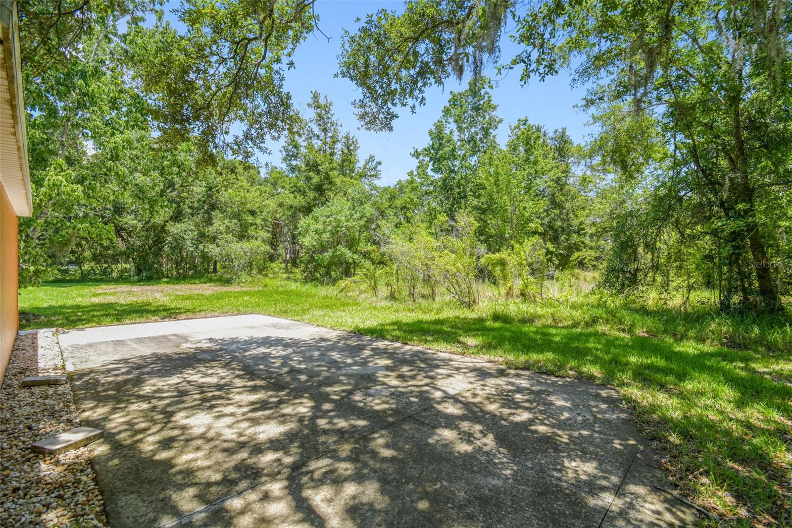 Listing photo id 51 for 2513 Martucci Road