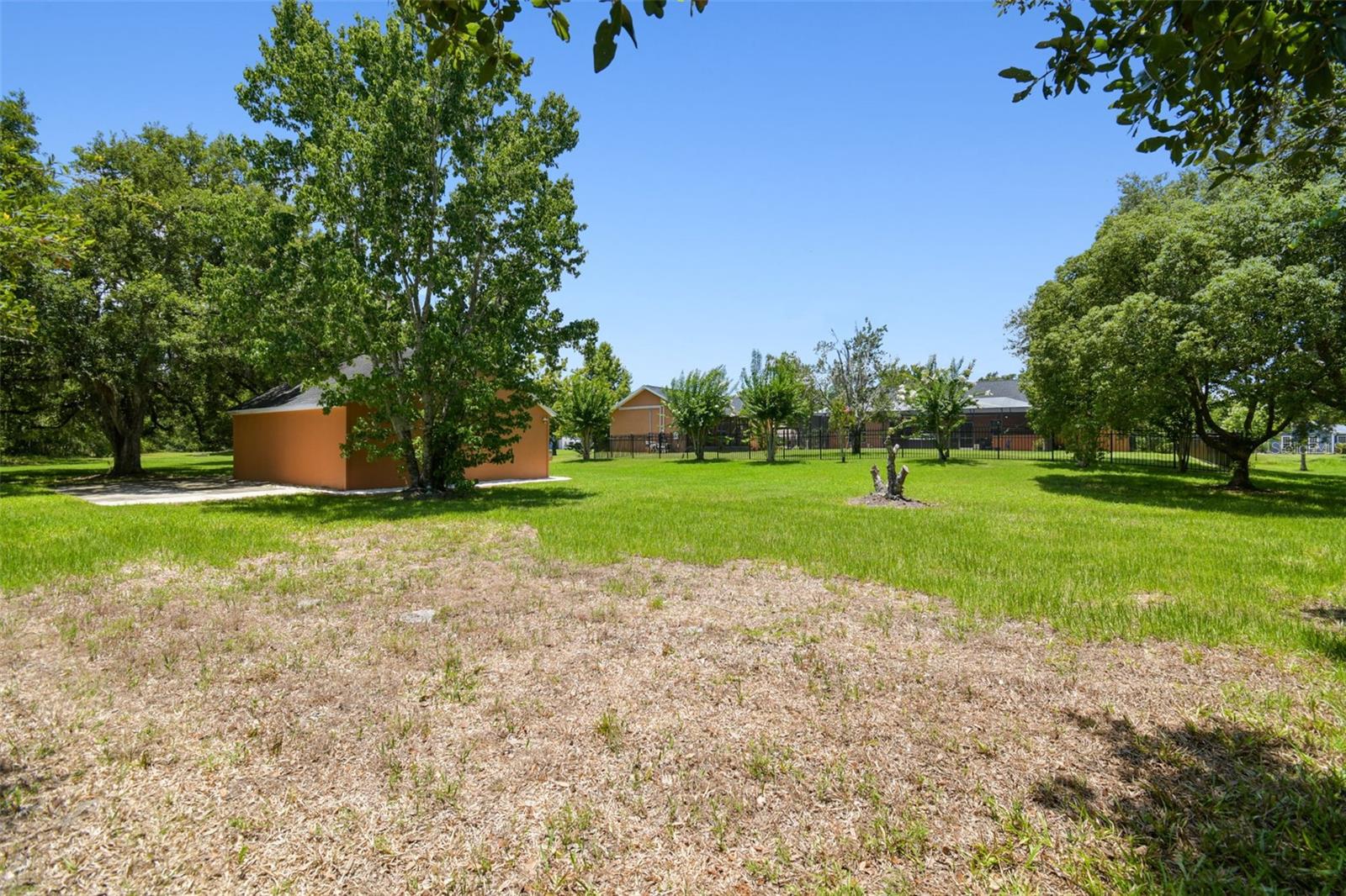 Listing photo id 53 for 2513 Martucci Road