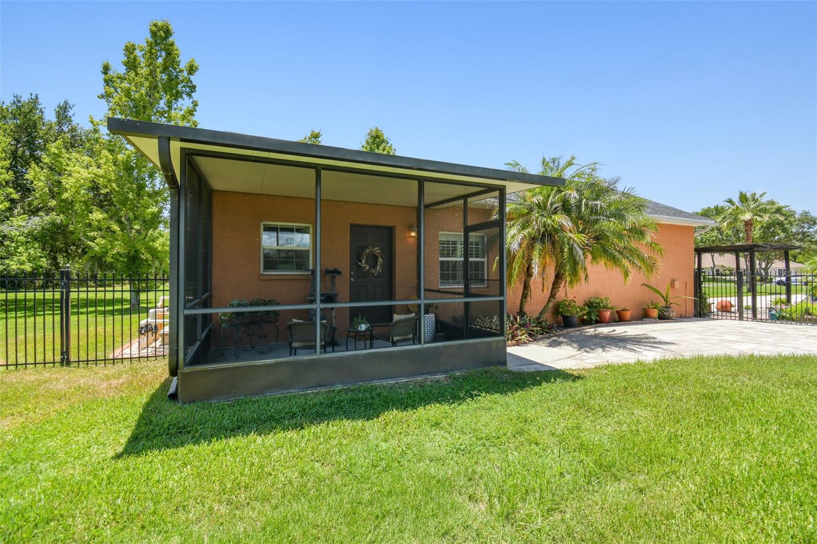 Listing photo id 54 for 2513 Martucci Road