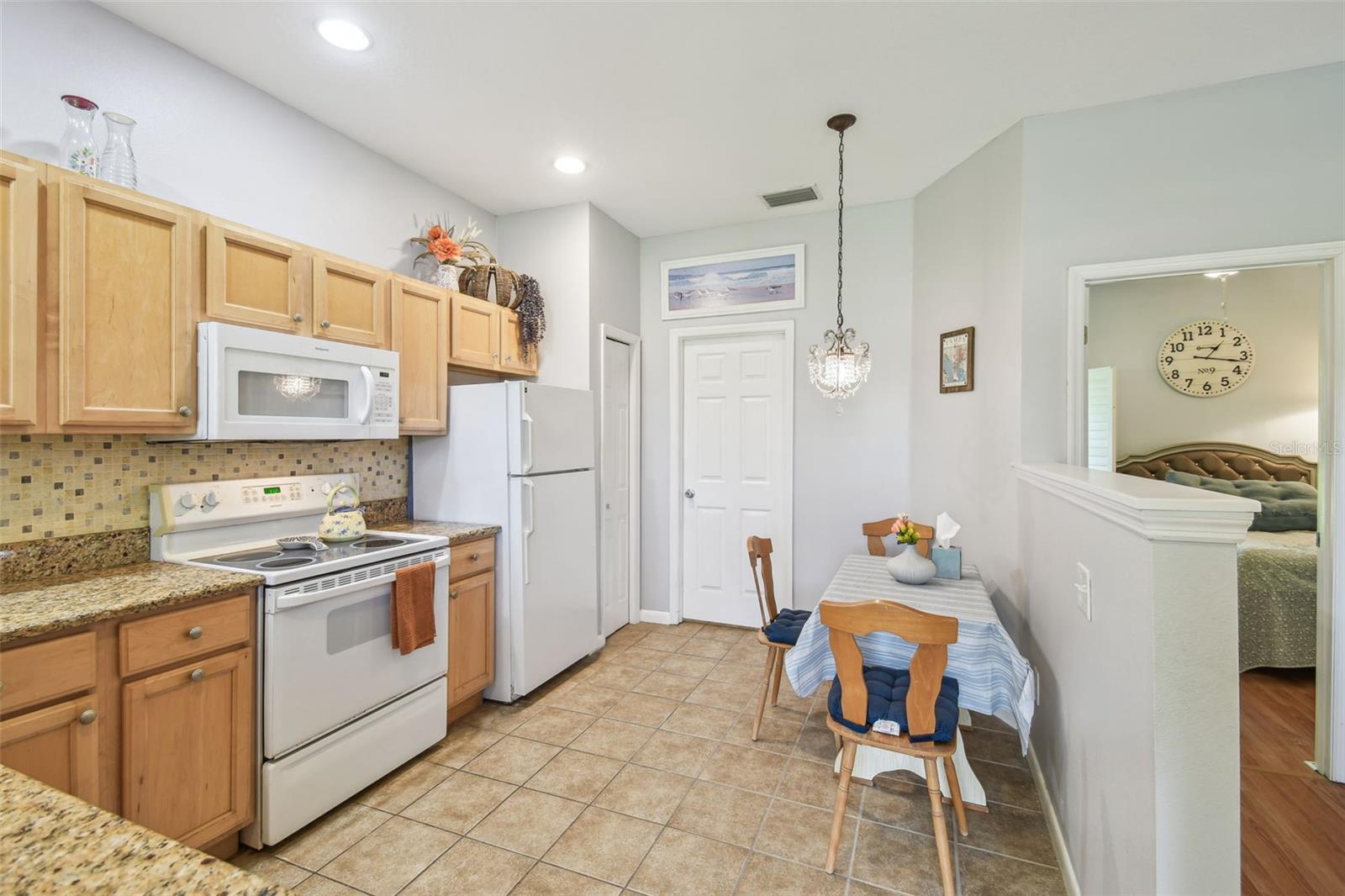 Listing photo id 57 for 2513 Martucci Road