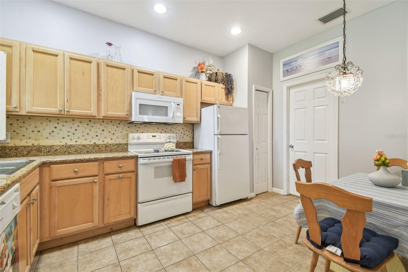 Listing photo id 62 for 2513 Martucci Road
