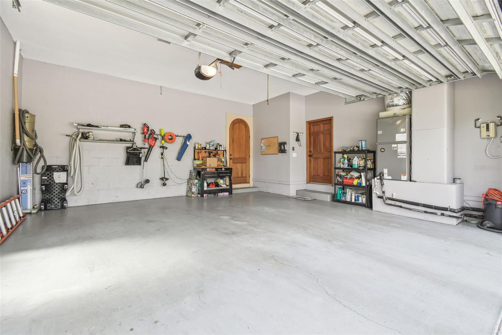 Listing photo id 69 for 2513 Martucci Road