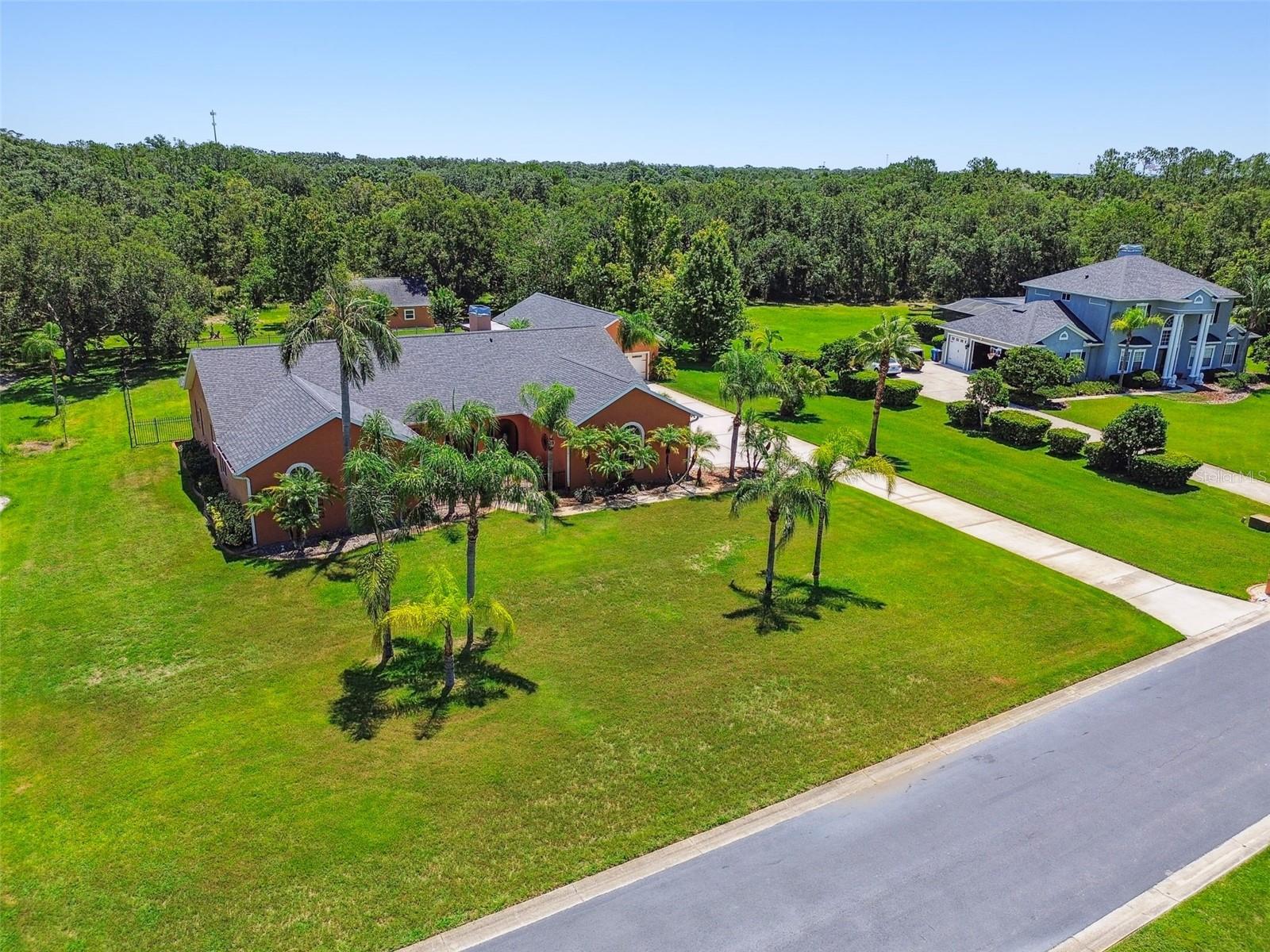 Listing photo id 72 for 2513 Martucci Road