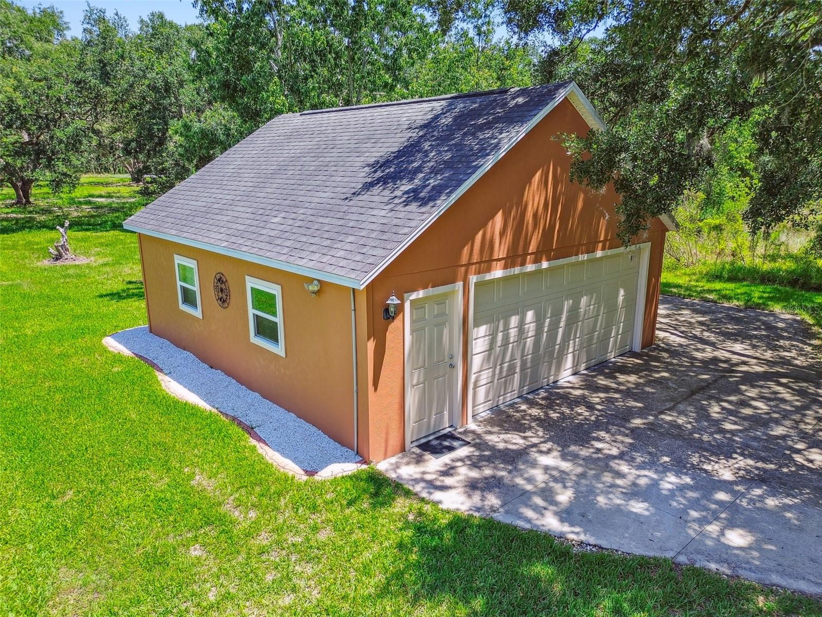 Listing photo id 75 for 2513 Martucci Road