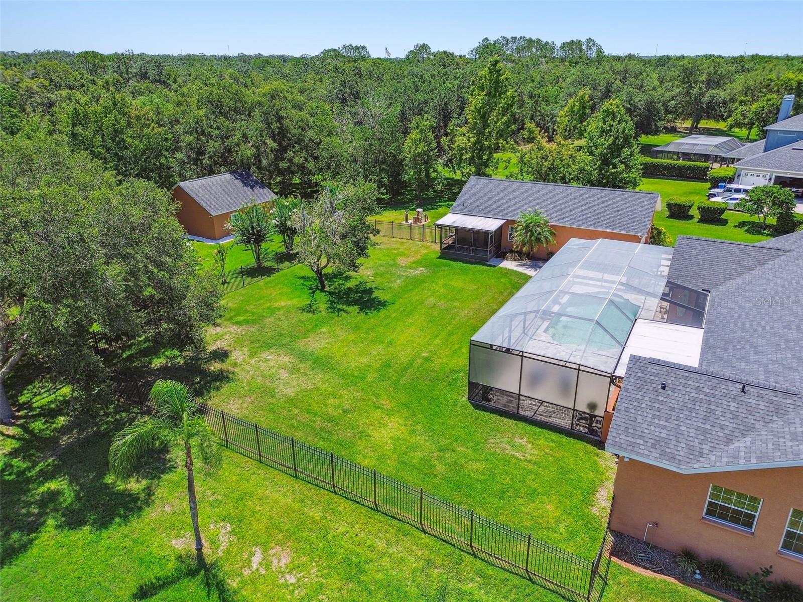 Listing photo id 76 for 2513 Martucci Road