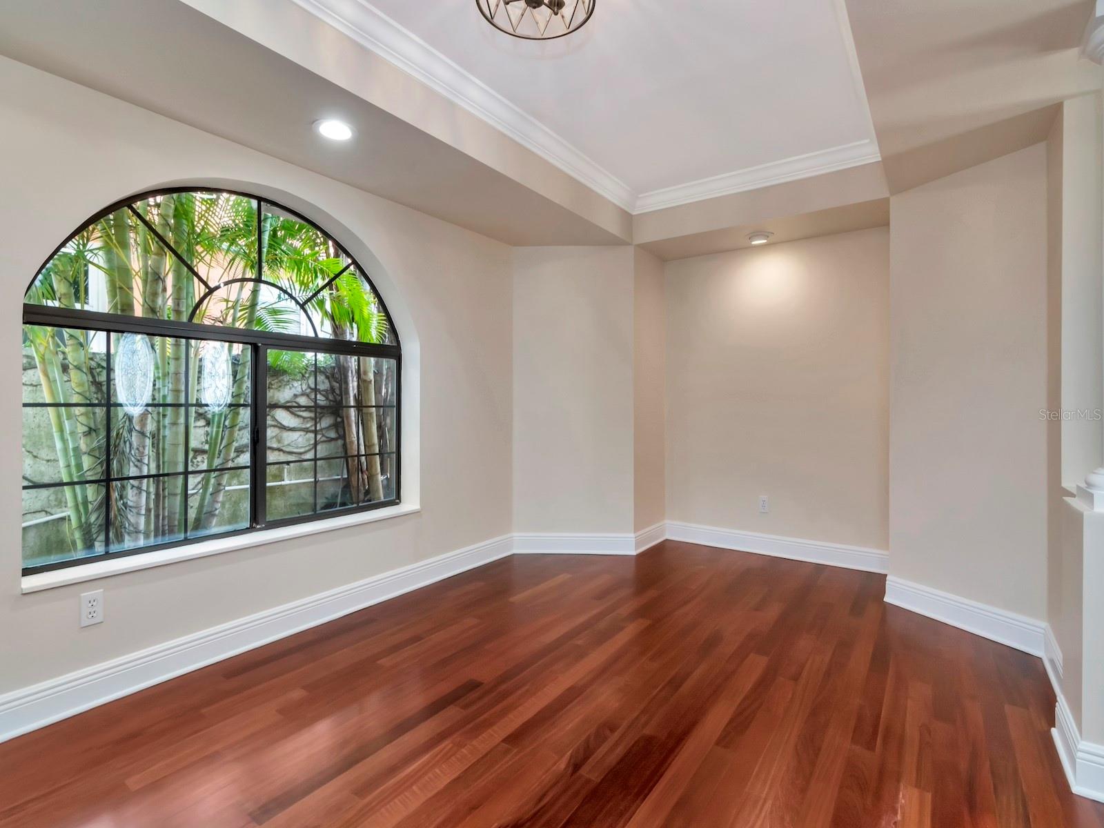 Image 11 of 45 For 165 Baltic Circle