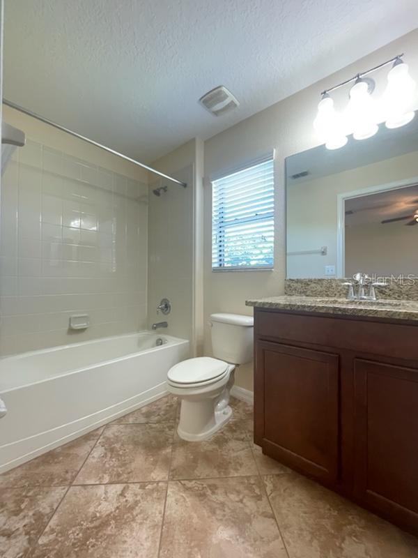 Listing photo id 11 for 4300 Fennwood Ct
