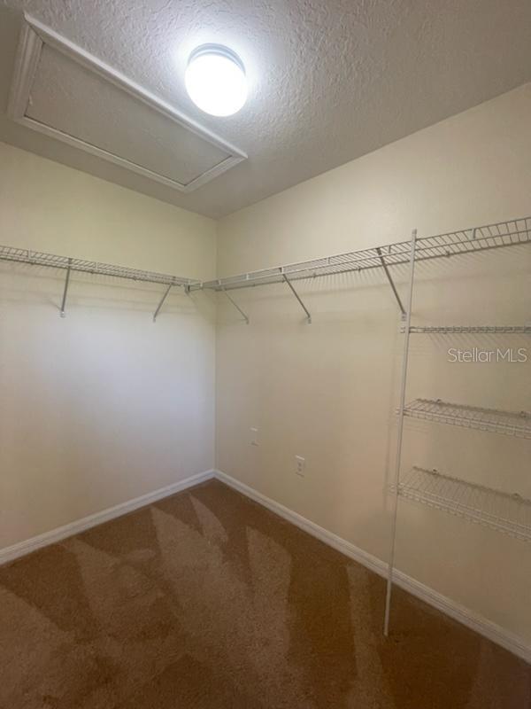 Listing photo id 17 for 4300 Fennwood Ct