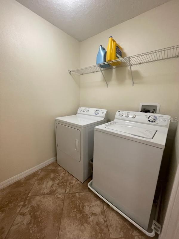 Listing photo id 20 for 4300 Fennwood Ct