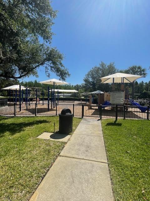 Listing photo id 27 for 4300 Fennwood Ct