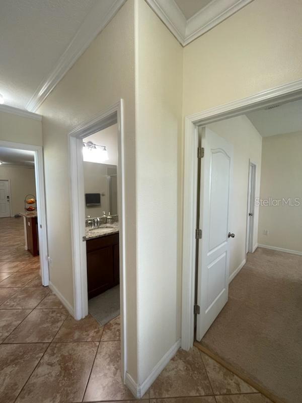 Listing photo id 6 for 4300 Fennwood Ct
