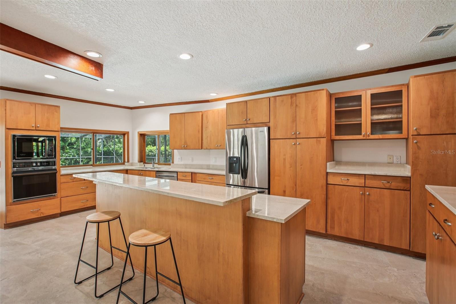 Listing photo id 8 for 4128 Carrollwood Village Drive