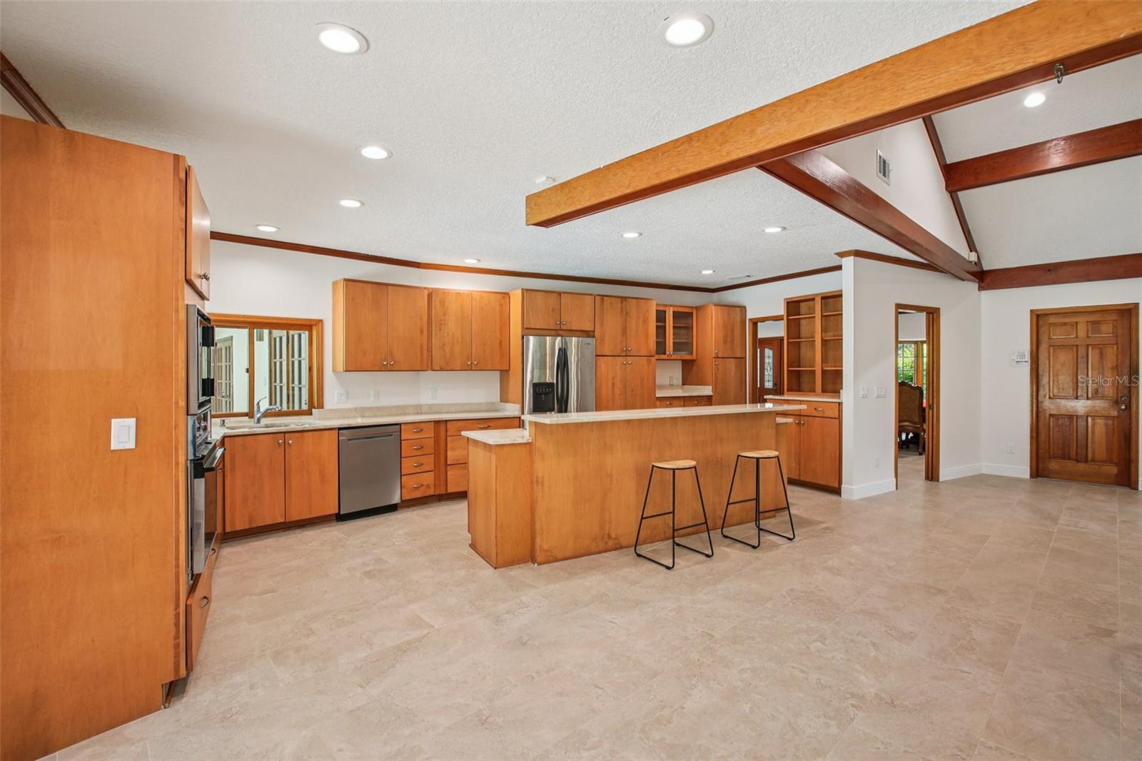 Listing photo id 11 for 4128 Carrollwood Village Drive