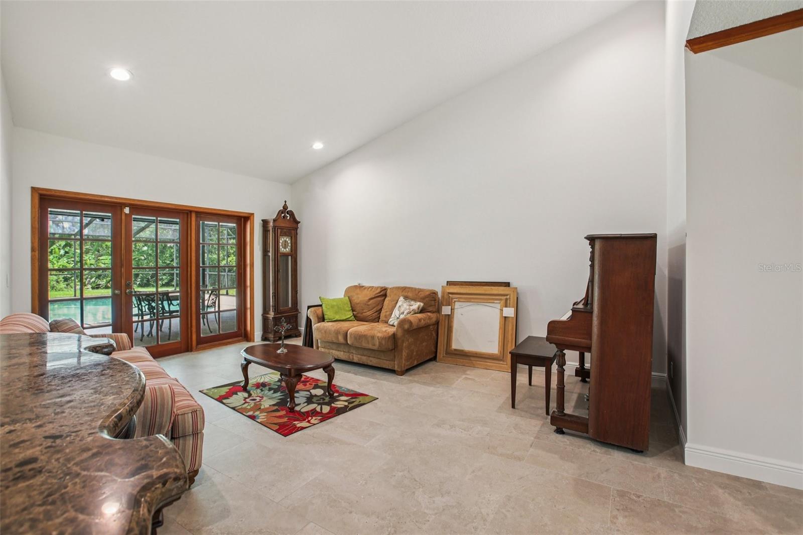 Listing photo id 12 for 4128 Carrollwood Village Drive