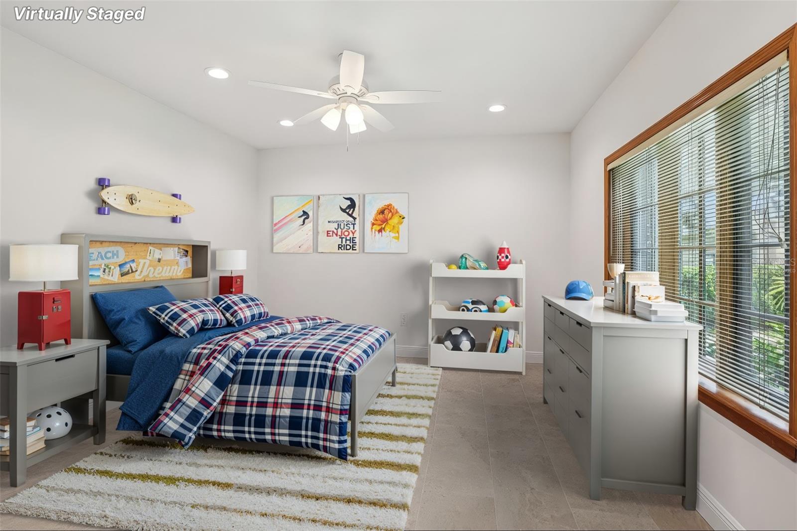 Listing photo id 13 for 4128 Carrollwood Village Drive