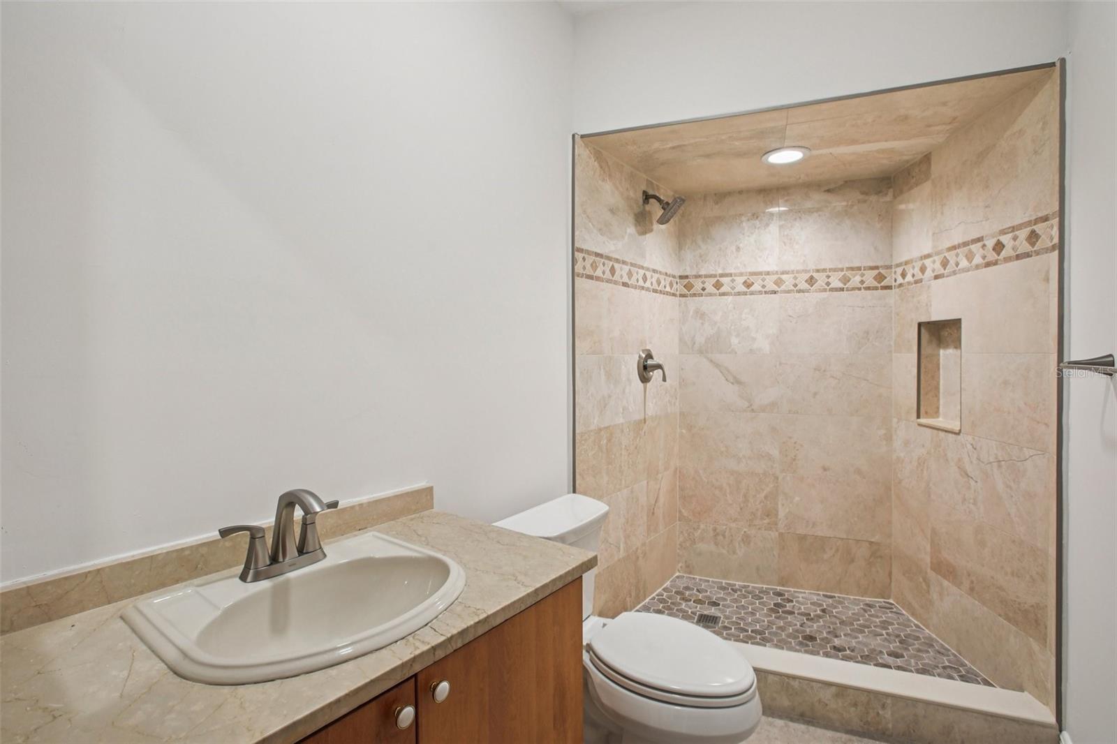 Listing photo id 15 for 4128 Carrollwood Village Drive