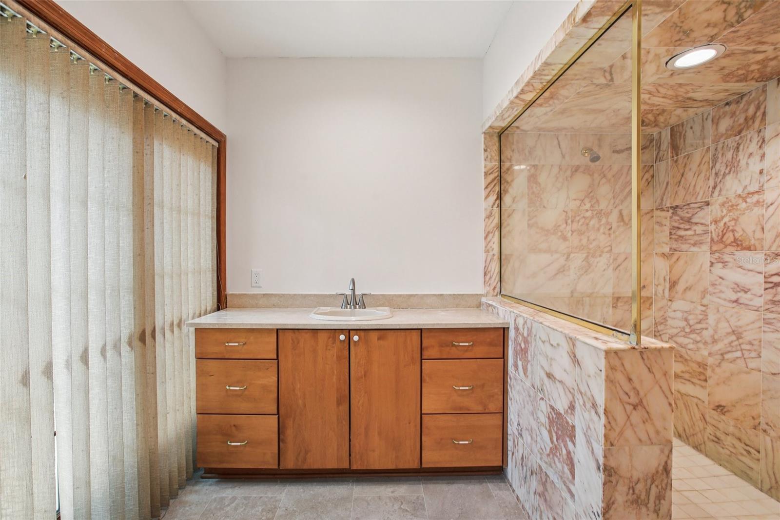 Listing photo id 19 for 4128 Carrollwood Village Drive