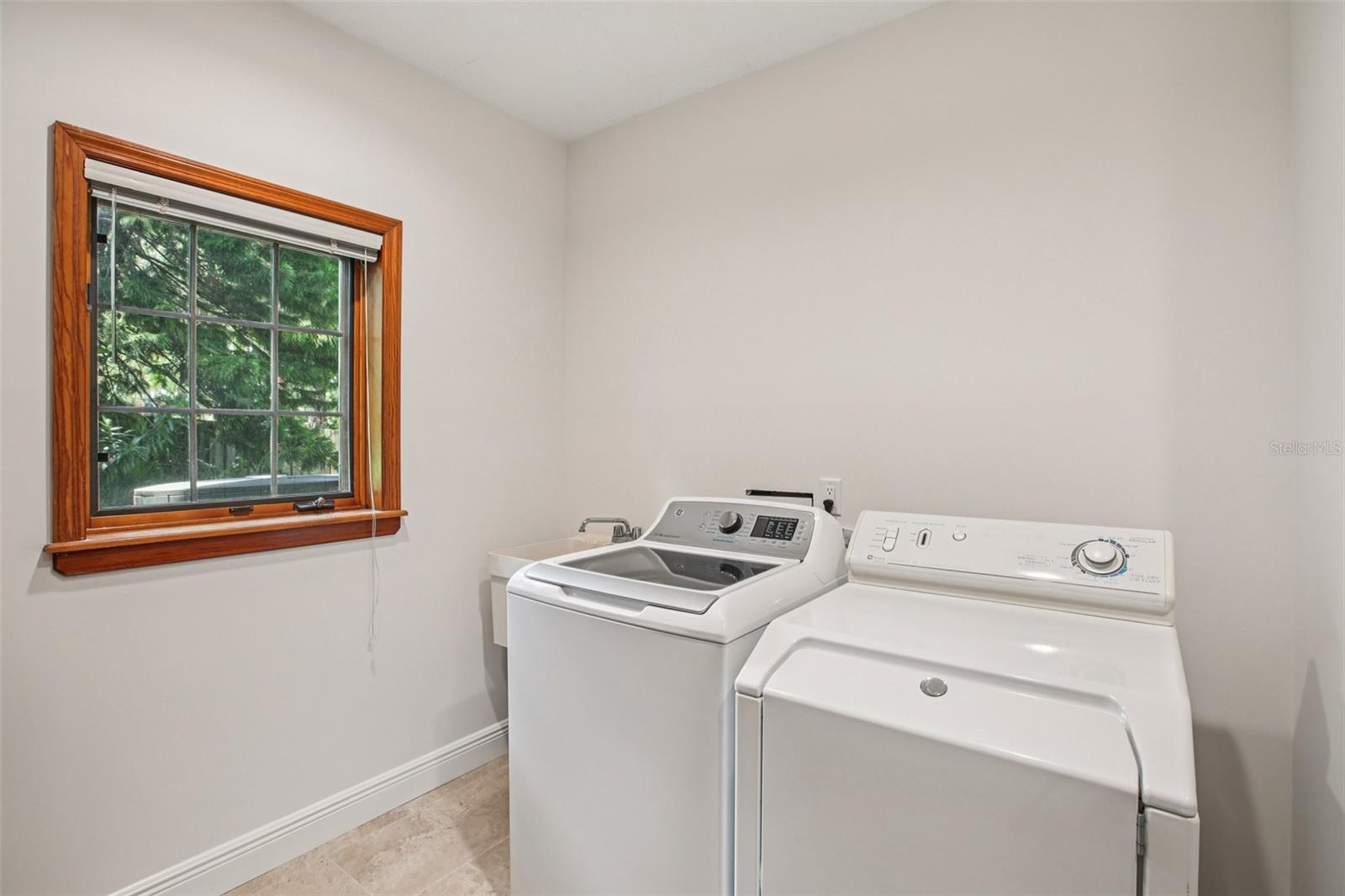 Listing photo id 21 for 4128 Carrollwood Village Drive