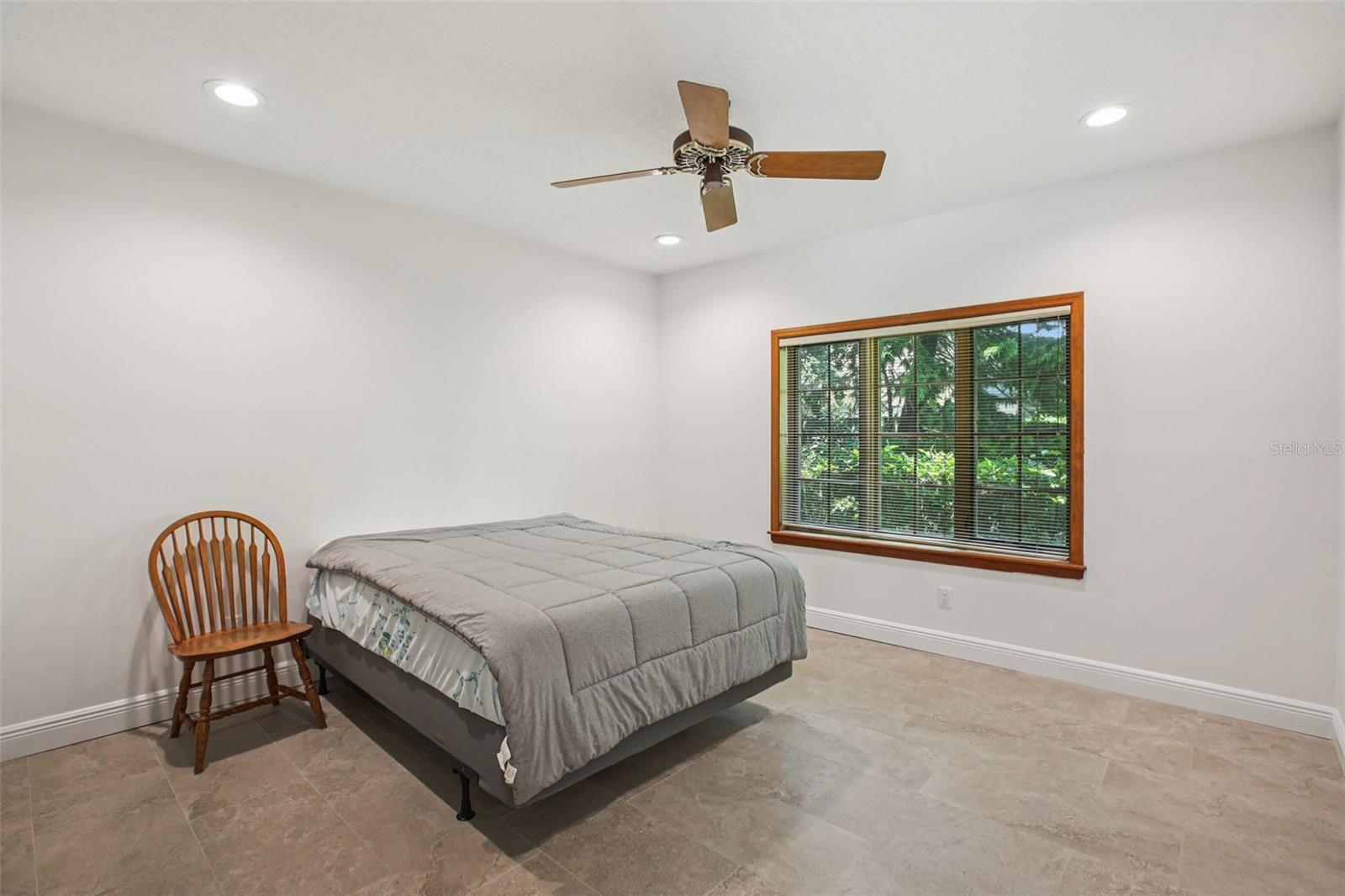 Listing photo id 23 for 4128 Carrollwood Village Drive